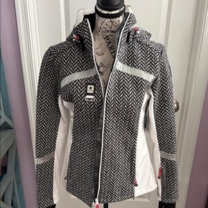 Stylish Chevron Ski Jacket - Black & White